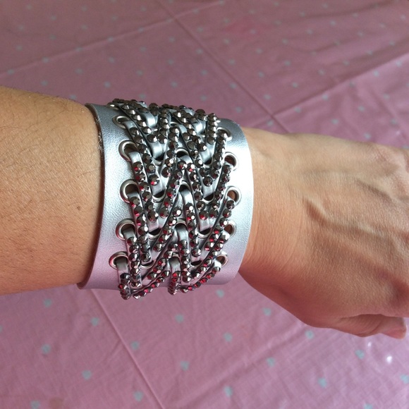 💥HP 💥 Wristlet jewelry- Shiny fashionable Valentine gift - Picture 3 of 6